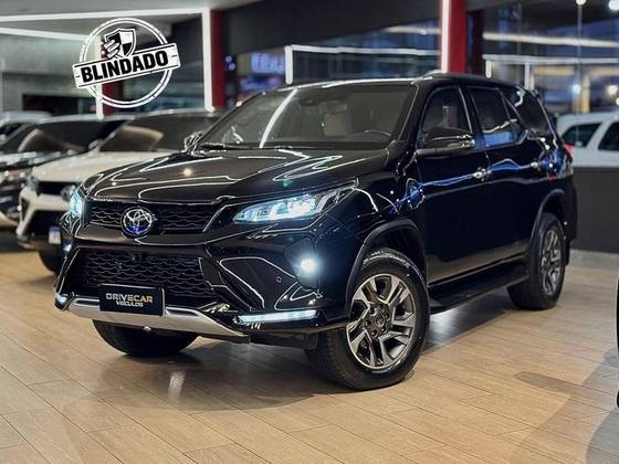 TOYOTA HILUX SW4 2.8 D-4D TURBO DIESEL DIAMOND 7L 4X4 AUTOMÁTICO TOYOTA HILUX SW4 2.8 D-4D TURBO DIESEL DIAMOND 7L 4X4 AUTOMÁTICO